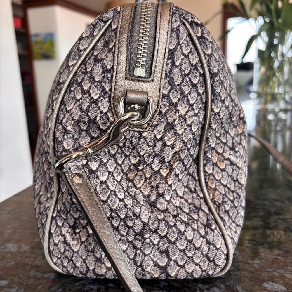 COACH Taylor Snake Print Bag F26037
Gunmetal Python Embossed Luxe
Structured - Picture 5 of 16